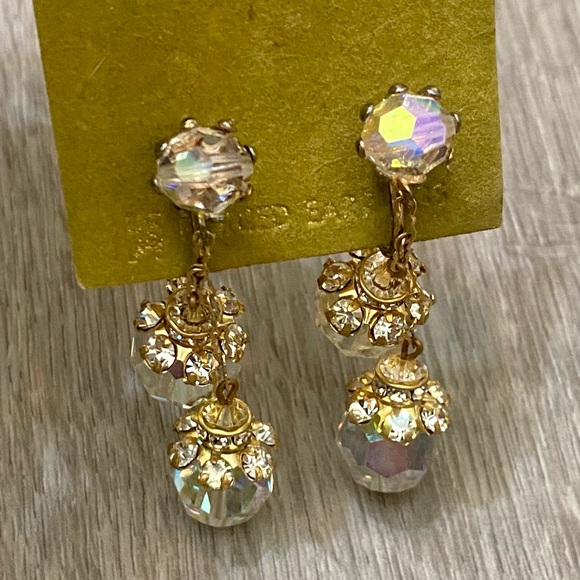 Vintage Aurora Borealis Crystal Drop Clip-on Earrings - Picture 4 of 12